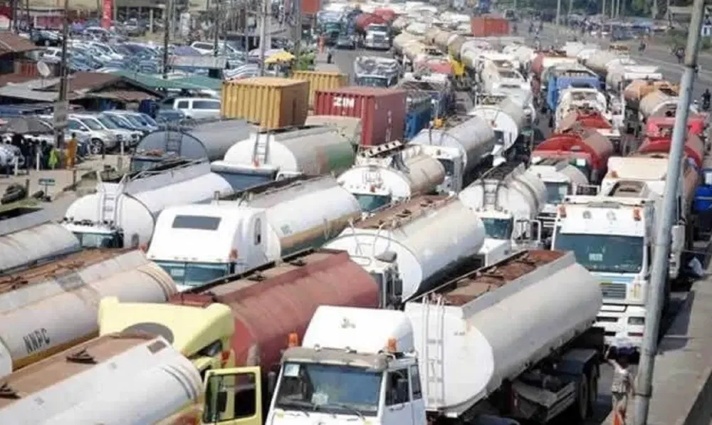 Fg to bar 60000-litre fuel tankers from roads march 1 - nigeria newspapers online